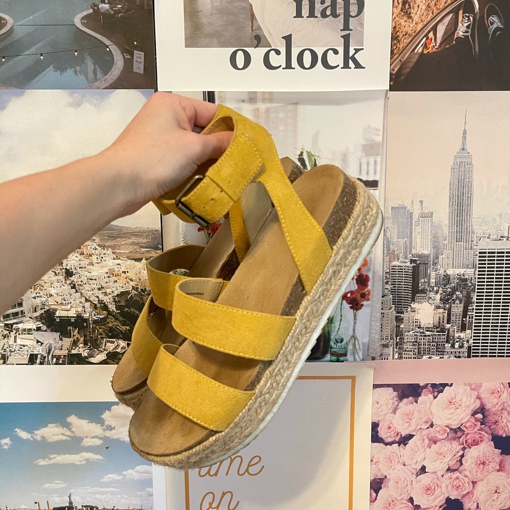 Universal Thread Platform Sandals - image 1